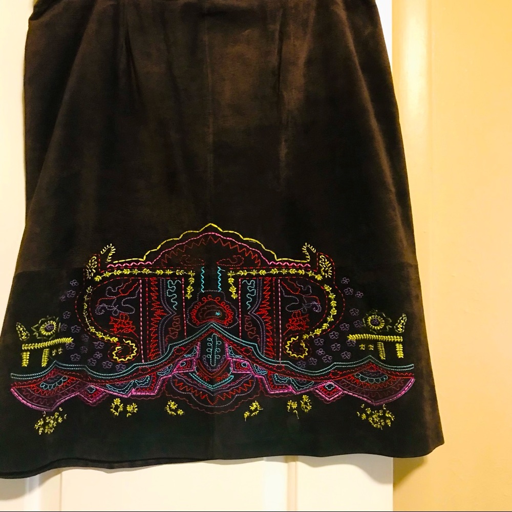 Crossing Pointe Embroidered Brown Suede Skirt Fully Lined Back Hook & Zipper